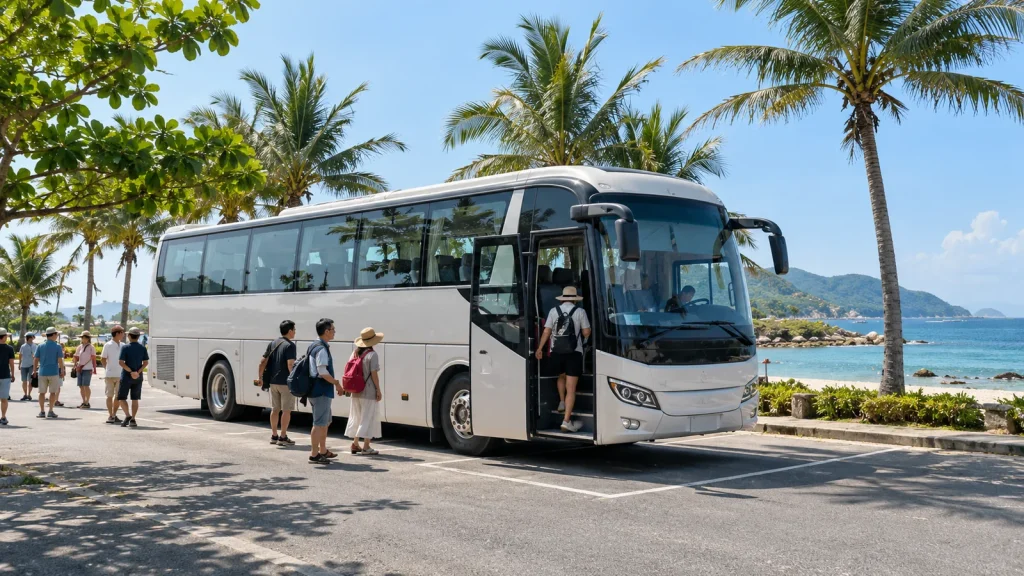 Xe đưa khách đi trên đường ven biển, minh họa đi từ sân bay Vinh đi Cửa Lò